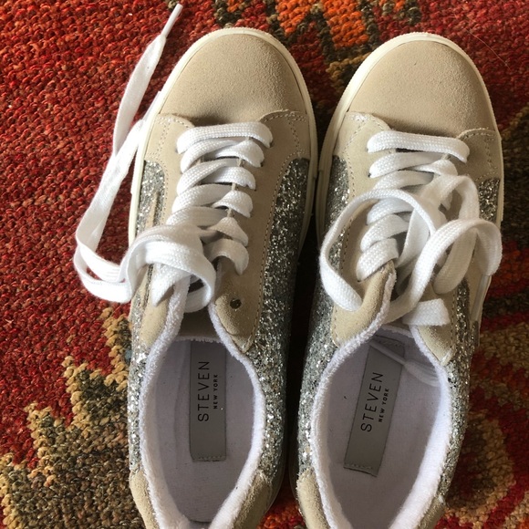 Sparkly sneakers - Picture 2 of 3